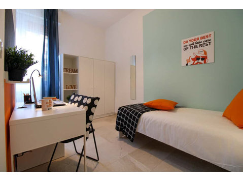Via Ciamician 4 - Stanza 39 - Apartments
