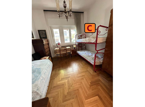 Stanza C in Via del Lloyd, Trieste di 134 m² con 3 camere - Apartments