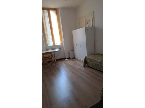 Stanza singola Via Giorgio Vasari, Trieste - Apartments