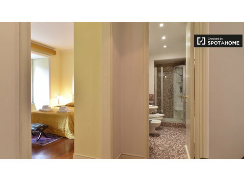 Powabny pokój w apartamencie z 3 sypialniami w Flaminio w… - Do wynajęcia
