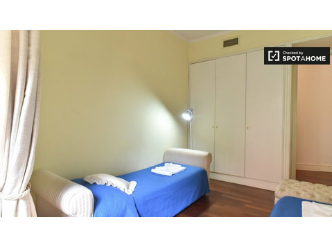 Beautiful room in 3-bedroom apartment in Flaminio, Rome - K pronájmu