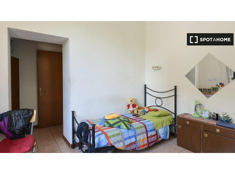 Bed for rent in shared room in Portuense, Rome - Аренда