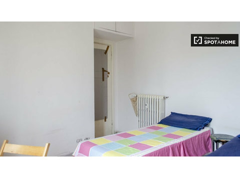 Bett im Mehrbettzimmer in 2-Zimmer-Wohnung, Monteverde, Rom - Zu Vermieten
