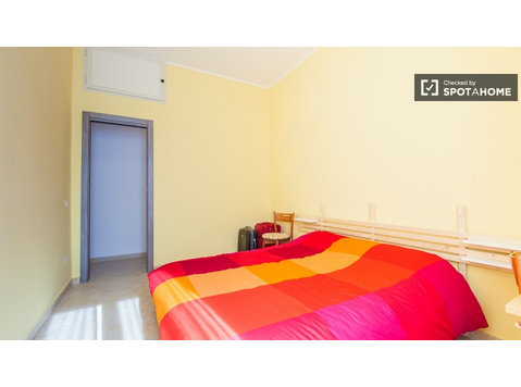 Helles Zimmer zu vermieten in 3-Bett-Apartment in Pigneto,… - Zu Vermieten