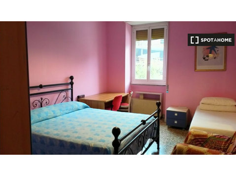 Habitación luminosa en apartamento de 4 dormitorios en San… - Alquiler