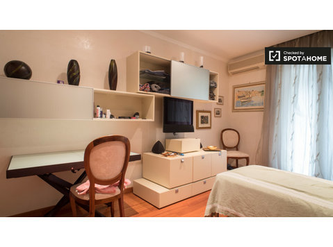 Habitación central en apartamento en Monteverde, Roma - Alquiler