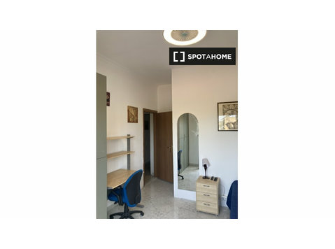 Gemütliches Zimmer in 3-Zimmer-Wohnung in Tor Sapienza, Rom - Zu Vermieten