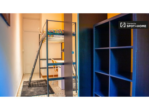 Gemütliches Zimmer zur Miete in 4-Zimmer-Wohnung in Triest - Zu Vermieten
