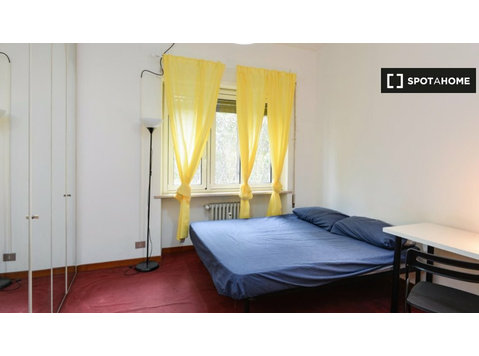 Cute room to rent in apartment with 6 bedrooms in EUR, Rome - For Rent