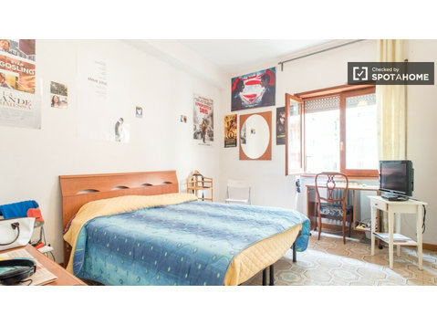 Doppelzimmer in 3-Zimmer-Wohnung in Parioli, Rom - Zu Vermieten