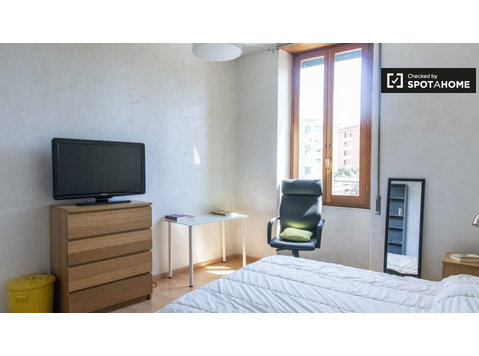 Double room in 5-bedroom apartment in Prati, Rome - Под Кирија