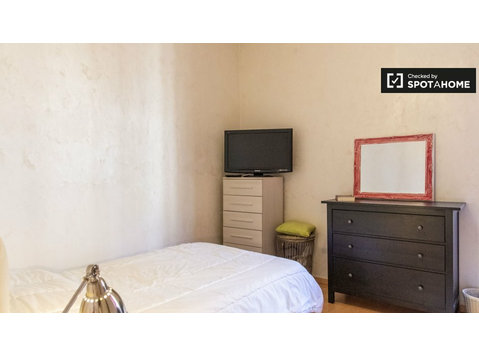 Prati, Roma'da 5 yatak odalı dairede çift kişilik oda - Kiralık