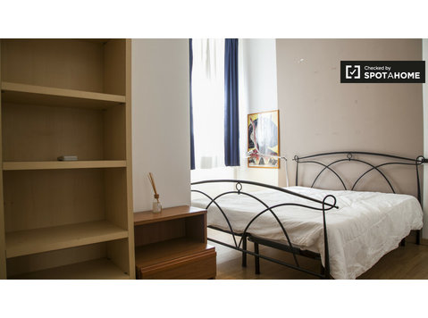 Doppelzimmer im Apartment in San Giovanni, Rom - Zu Vermieten