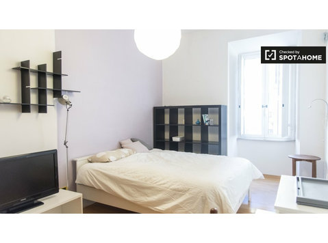 Chambre double dans l'appartement à San Giovanni, Rome - À louer
