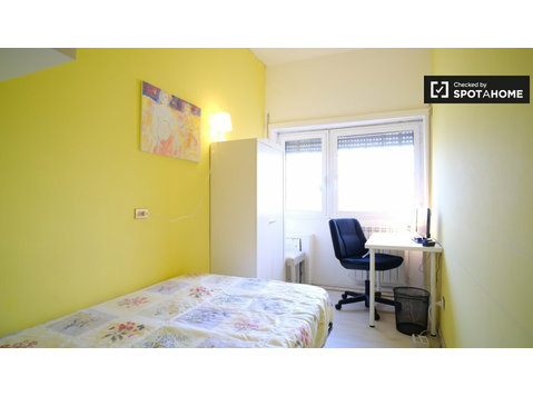 Habitación amueblada en coliving de 3 dormitorios en Eur,… - Alquiler