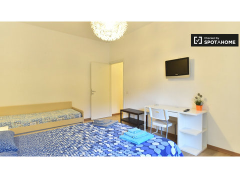 Camera arredata in appartamento a Ostiense, Roma - In Affitto