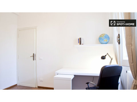 Möbliertes Zimmer in einer Wohnung in San Paolo, Rom - Zu Vermieten