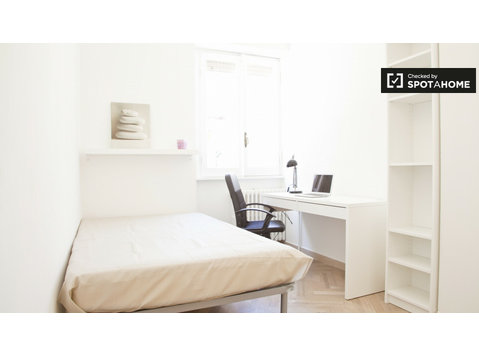 Möbliertes Zimmer in einer Wohnung in San Paolo, Rom - Zu Vermieten