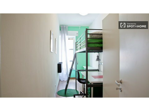 Riesiges Zimmer zur Miete in einer Wohnung in Parioli, Rom - Zu Vermieten