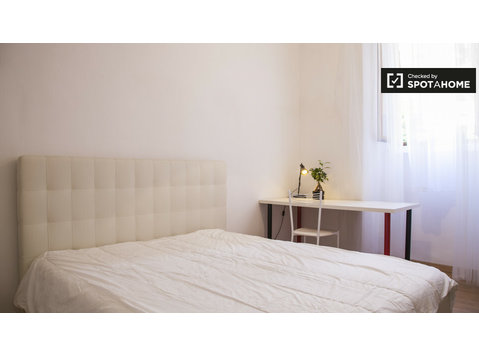 Large room in apartment in San Giovanni, Rome - For Rent