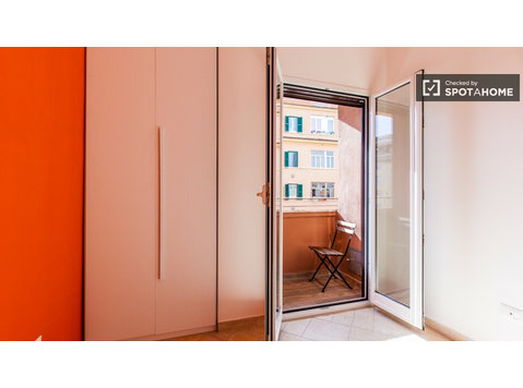 Nice Room for Rent in 3 Bed Apartment in Pigneto, Rome - השכרה