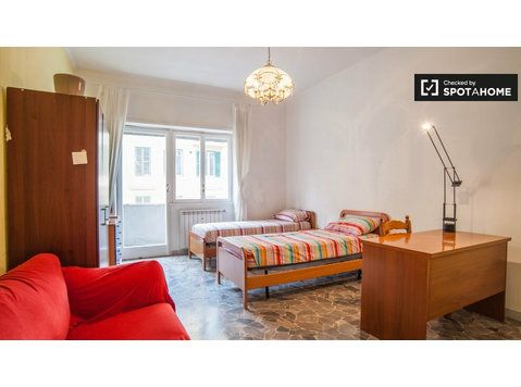 Quarto para alugar em apartamento de 2 quartos em San… - Aluguel