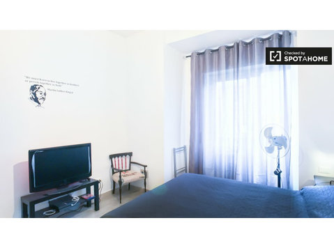 Zimmer zu vermieten in 4-Zimmer-Wohnung in Pigneto, Rom - Zu Vermieten