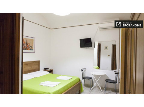 Zimmer zu vermieten in 4-Zimmer-Wohnung in Prati, Rom - Zu Vermieten