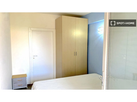 Room for rent in 4-bedroom apartment in Tor Vergata - برای اجاره