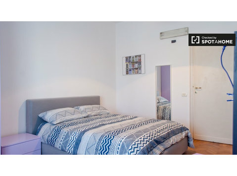 Room for rent in 7-bedroom apartment in Trieste, Rome - Ενοικίαση