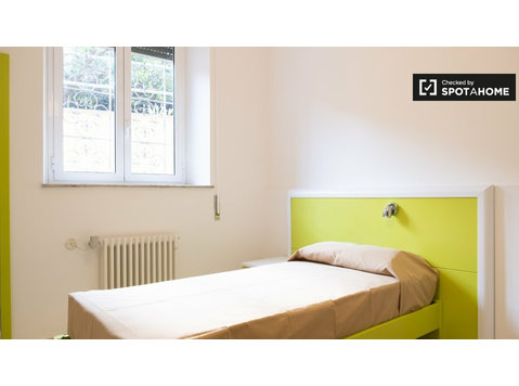Room for rent in 9-bedroom house in Monte Sacro - Annan üürile