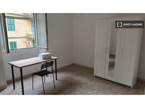 Chambre à louer dans un appartement de 3 chambres à Rome - À louer
