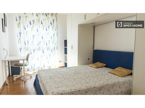 Chambre à louer dans un appartement avec 2 chambres à Rome - À louer