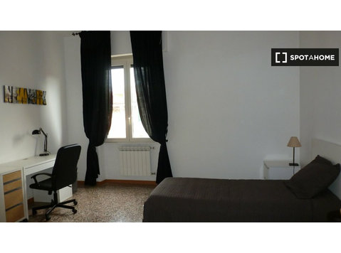 Chambre à louer dans un appartement avec 2 chambres à Rome - À louer