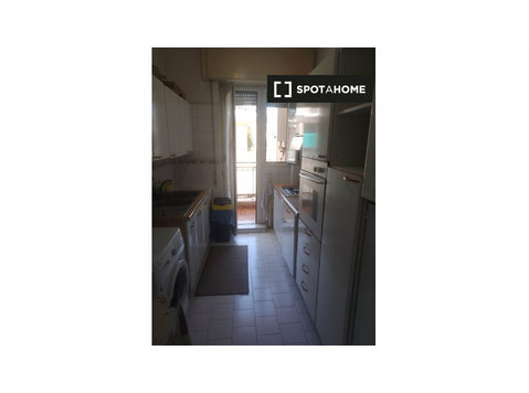 Zimmer zu vermieten in Wohnung mit 2 Schlafzimmern in Rom,… - Zu Vermieten