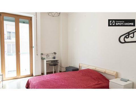 Quarto para alugar em apartamento com 3 quartos em Aurelio,… - Aluguel