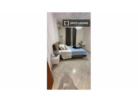 Room for rent in apartment with 3 bedrooms in Pigneto, Rome - De inchiriat