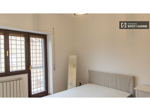 Roma'da 3 yatak odalı daire kiralık oda - Kiralık