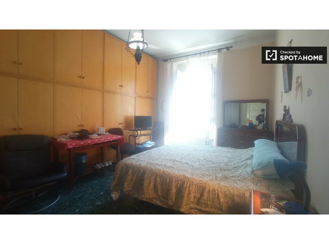 Room for rent in apartment with 3 bedrooms in Rome - Til leje