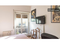 Room for rent in apartment with 3 bedrooms in Rome - Vuokralle