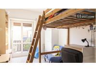 Room for rent in apartment with 3 bedrooms in Rome - Za iznajmljivanje
