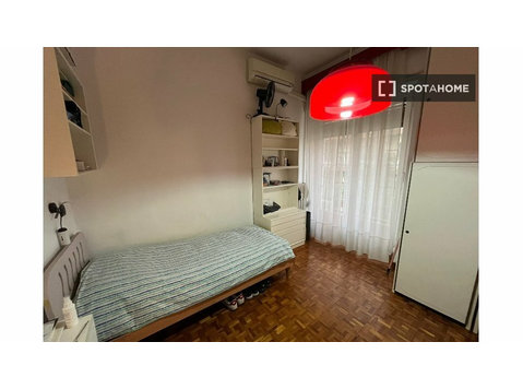 Room for rent in apartment with 3 bedrooms in Rome, - Til Leie