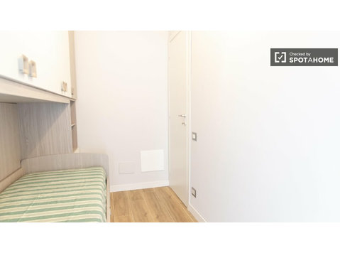 Zimmer zu vermieten in Wohnung mit 3 Schlafzimmern in Rom - Zu Vermieten