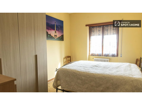 Quarto para alugar em apartamento com 3 quartos em Roma - Aluguel