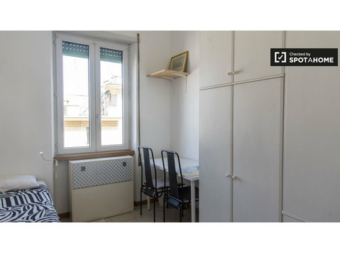 Quarto para alugar em apartamento com 3 quartos em Roma,… - Aluguel
