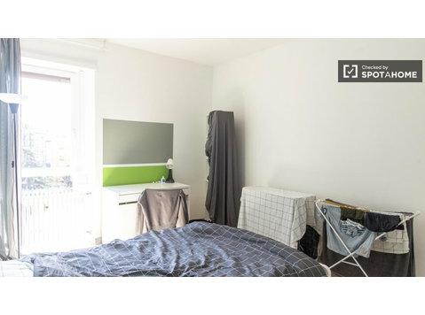 Se alquila habitación en piso de 3 habitaciones en Trieste,… - Alquiler
