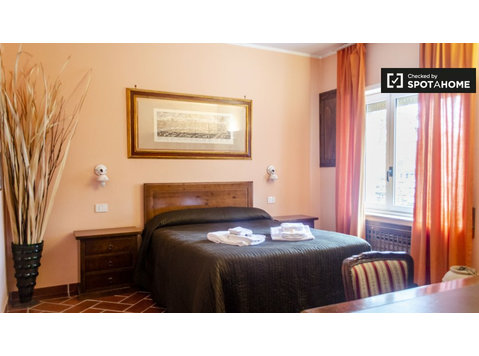 Zimmer zu vermieten in 3-Zimmer-Wohnung in Tuscolano, Rom - Zu Vermieten