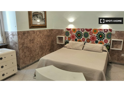 Pokój do wynajęcia w apartamencie z 4 sypialniami w Rzymie - Do wynajęcia