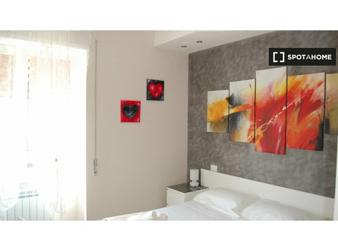 Zimmer zu vermieten in Wohnung mit 4 Schlafzimmern in Rom - Zu Vermieten