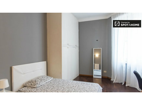 Room for rent in apartment with 4 bedrooms in Rome - 空室あり